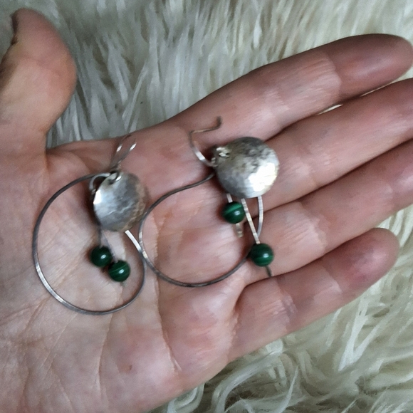 Vintage Free form sterling silver and malachite bead earrings - Picture 5 of 6